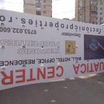 Panou publicitar cu banner tensionat